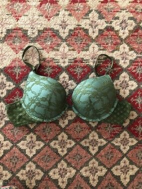 Victoria’s Secret Push Up Bra Olive Green Lace 34C